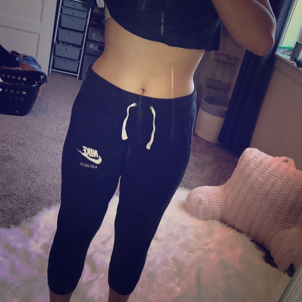 Nike cropped sweatpants